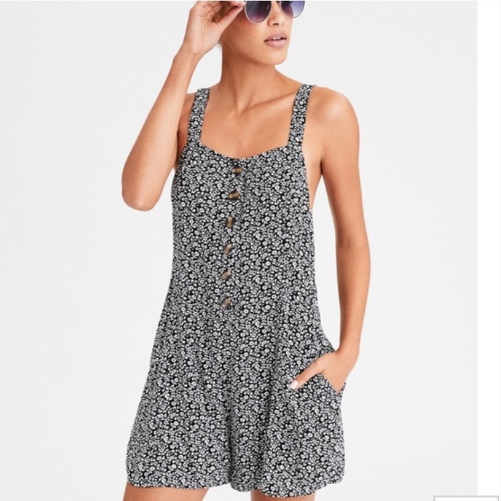 NWT American Eagle Black and White Floral Cotton Romper Size Small